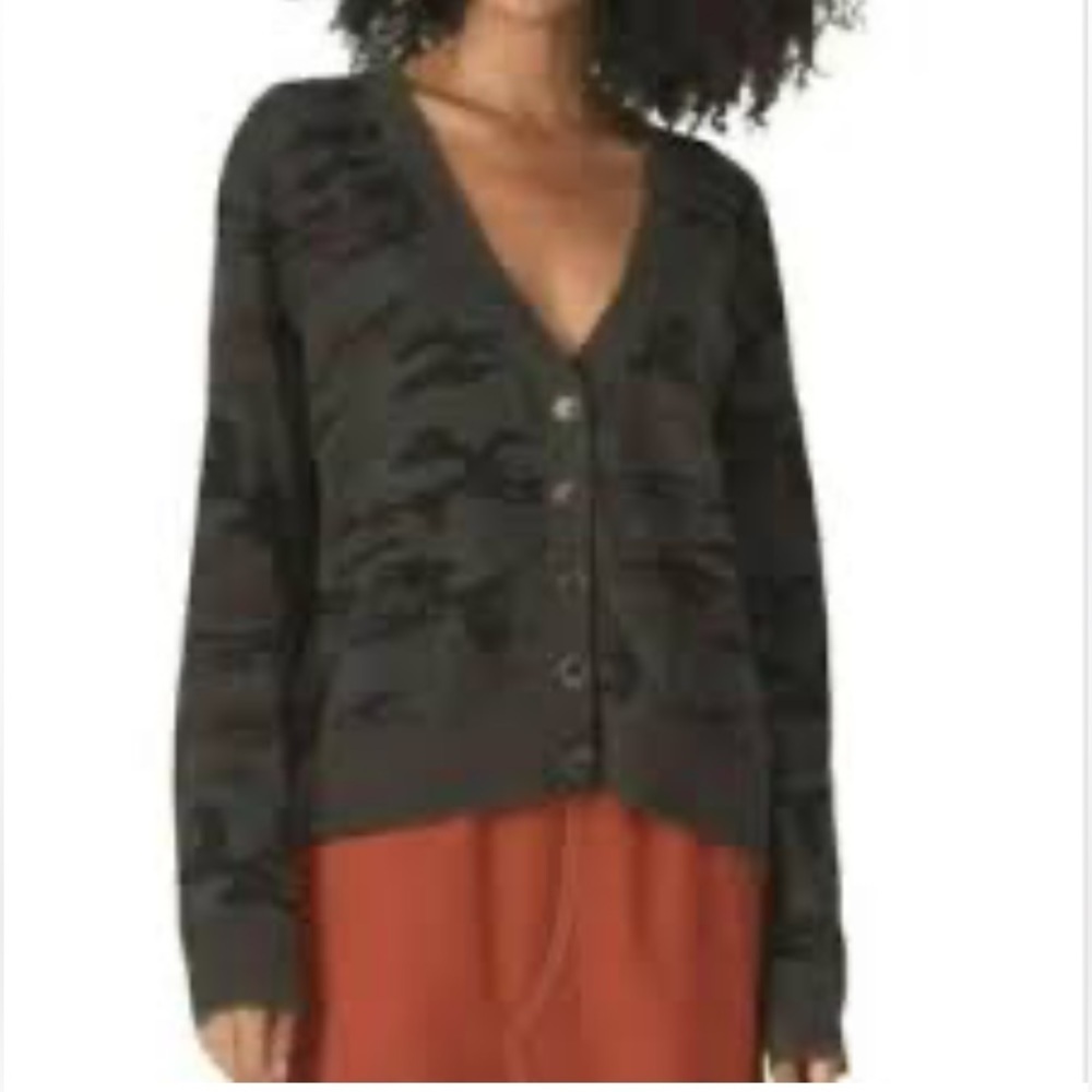 Sanctuary Social Standard by camouflage short cardigan light material.